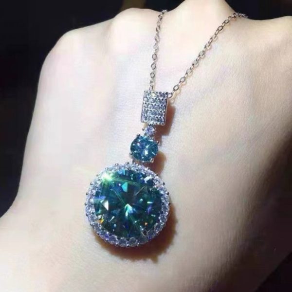 925 Sterling Silvery 5 Carat Moissanite Colored Green Necklace, New Style, Elegant And Romantic, Simple And Classic, Suitable For Daily Wear, Dating, Banquets, Vacations, Christmas Gifts, Birthday Gifts, Valentine'S Day Gifts, With Gift Box - Image 3