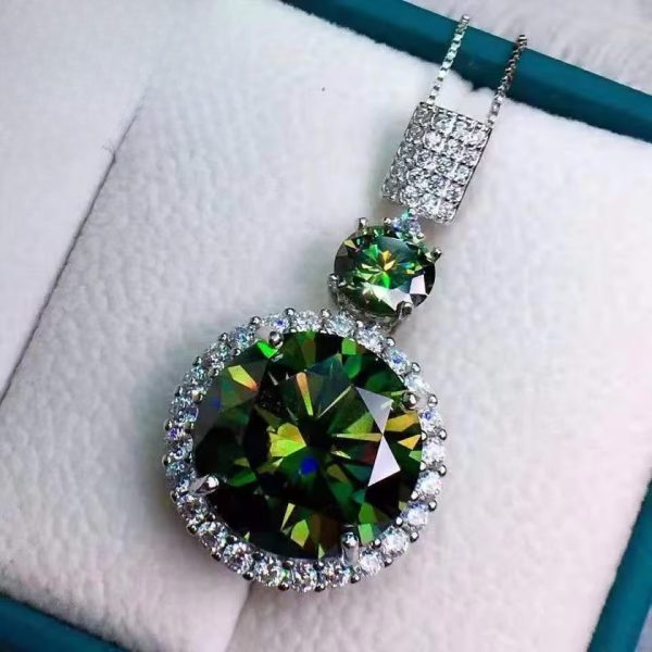 925 Sterling Silvery 5 Carat Moissanite Colored Green Necklace, New Style, Elegant And Romantic, Simple And Classic, Suitable For Daily Wear, Dating, Banquets, Vacations, Christmas Gifts, Birthday Gifts, Valentine'S Day Gifts, With Gift Box - Image 2
