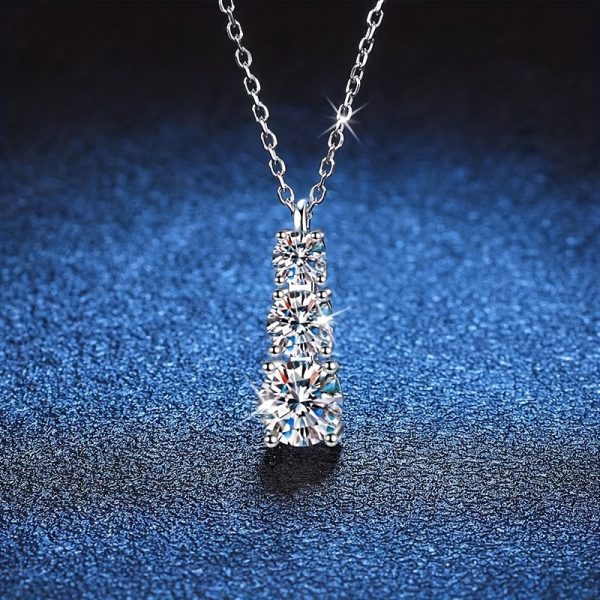 S925 Sterling Silver 1.8 Carat Moissanite Pendant Necklace Clavicle Chain Proposal Engagement Wedding Dinner Party Trendy Temperament Classic Simple Style Casual Elegant Design High-end Light Luxury Niche Sweet Fresh Girl Cute Gift For Daughter To Mom Dai - Image 3