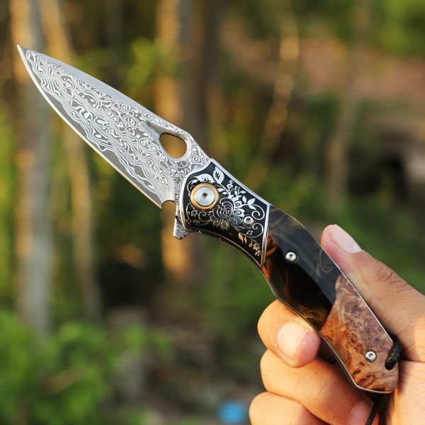 1PC Handmade Damascus Steel Pocket Knife, 3.1" VG10 Sharp Blade, Men's And Women's Folding Knife With Leather Holster, Liner Lock, Resin And Maple Handle For EDC Outdoor Camping Use, Hiking Carry, Everyday Fishing Knife - Image 9