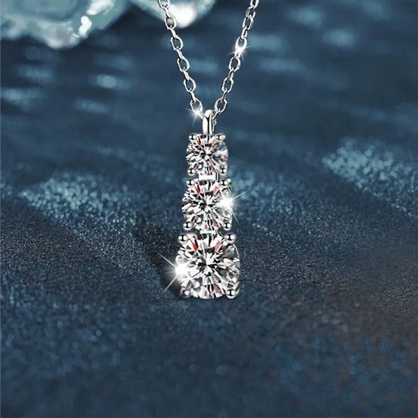 1pc Luxury 925 Sterling Silver Moissanite Pendant Necklace, 4.1ct 3-Stone D Color VVS1 Round Cut, Simple Elegant Jewelry for Women, Ideal for Daily Wear & Gift-Giving, Perfect for Christmas & Thanksgiving - Image 2
