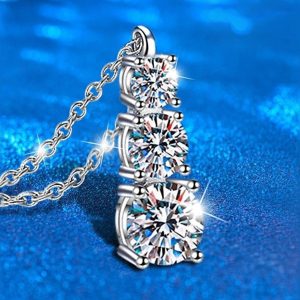 1pc Luxury 925 Sterling Silver Moissanite Pendant Necklace, 4.1ct 3-Stone D Color VVS1 Round Cut, Simple Elegant Jewelry for Women, Ideal for Daily Wear & Gift-Giving, Perfect for Christmas & Thanksgiving
