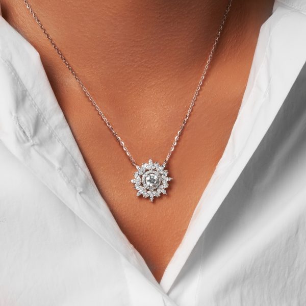 1 Piece Exquisite 925 Sterling Silver Moissanite Diamond Flower Pendant Necklace - Wide Face, 1 Carat Main Stone, Ladies' Fashion Jewelry for Engagement, Wedding, Confession, Gift for Friends, Loved Ones, and Family Members - Image 3