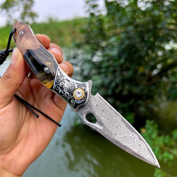 1PC Handmade Damascus Steel Pocket Knife, 3.1" VG10 Sharp Blade, Men's And Women's Folding Knife With Leather Holster, Liner Lock, Resin And Maple Handle For EDC Outdoor Camping Use, Hiking Carry, Everyday Fishing Knife - Image 7