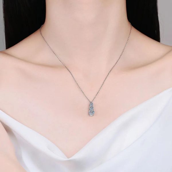1pc Luxury 925 Sterling Silver Moissanite Pendant Necklace, 4.1ct 3-Stone D Color VVS1 Round Cut, Simple Elegant Jewelry for Women, Ideal for Daily Wear & Gift-Giving, Perfect for Christmas & Thanksgiving - Image 6